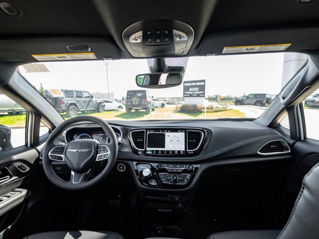 2026 Chrysler Pacifica Select Photo