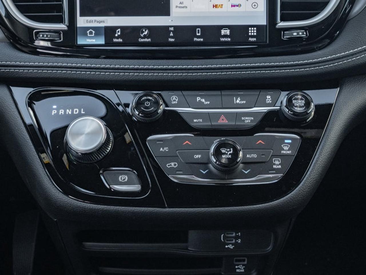 2026 Chrysler Pacifica Select Photo