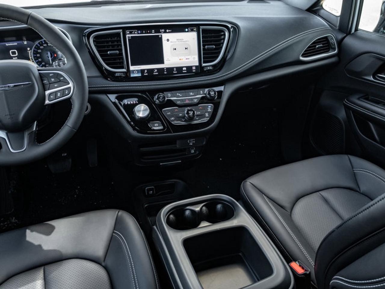 2026 Chrysler Pacifica Select Photo