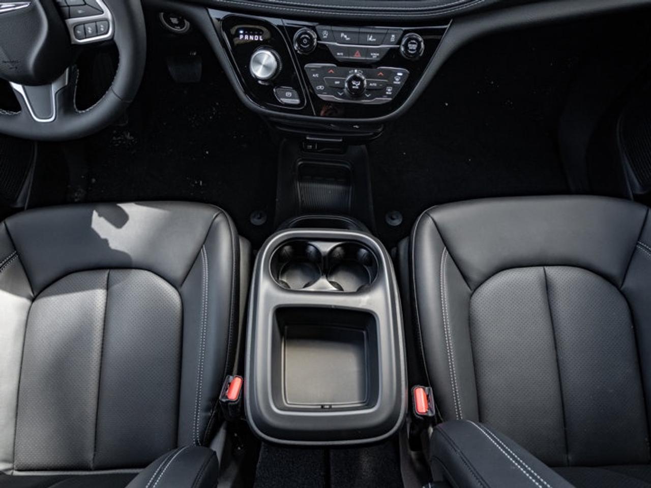 2026 Chrysler Pacifica Select Photo