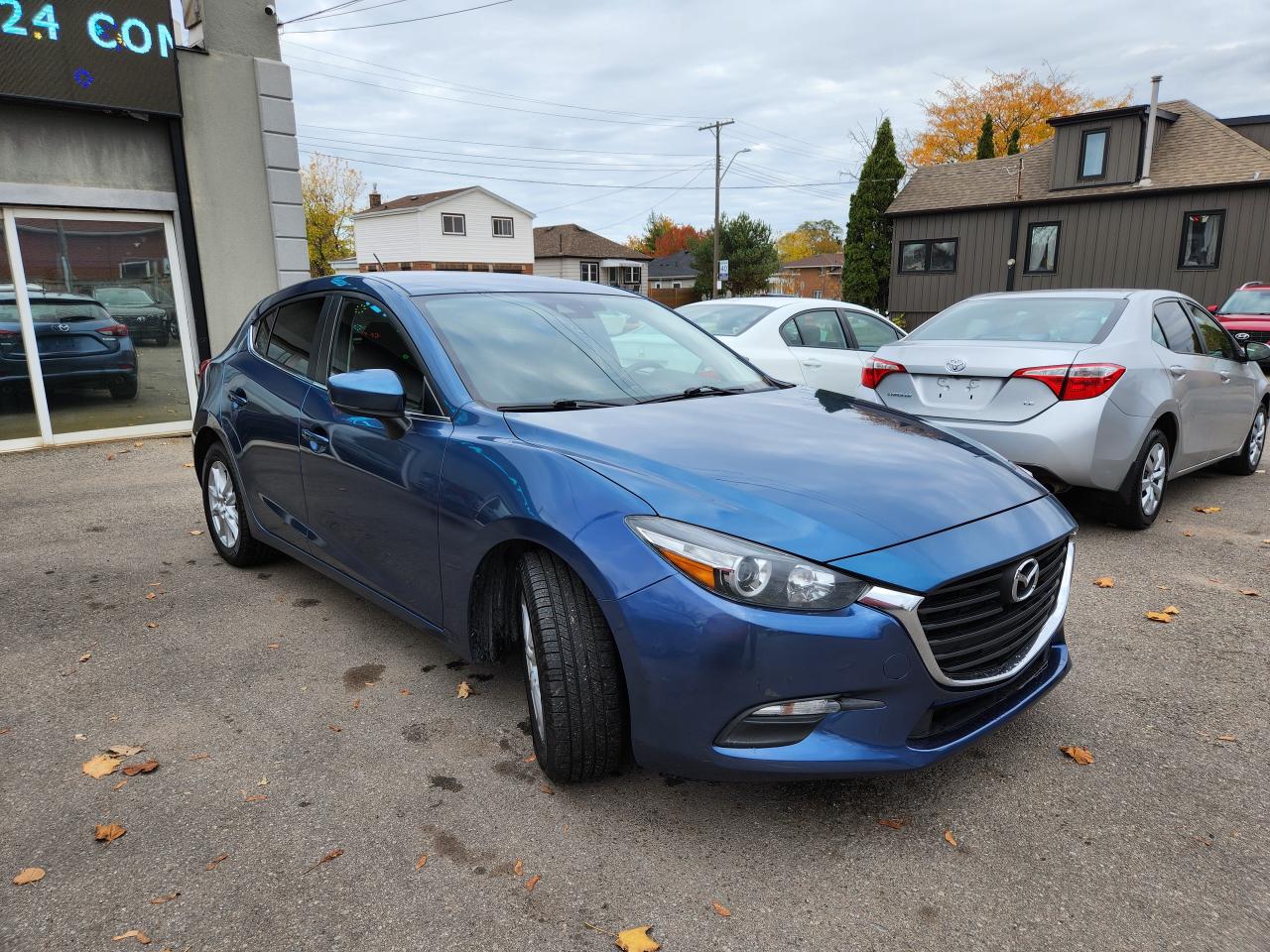 2017 Mazda MAZDA3 GS SKY**HEATED STEERING WHEEL** Photo2