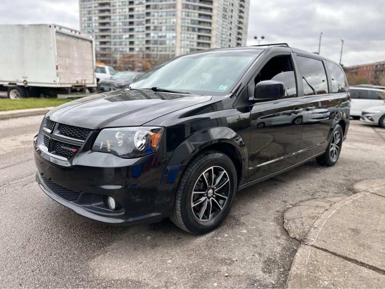 2018 Dodge Grand Caravan GT Photo2
