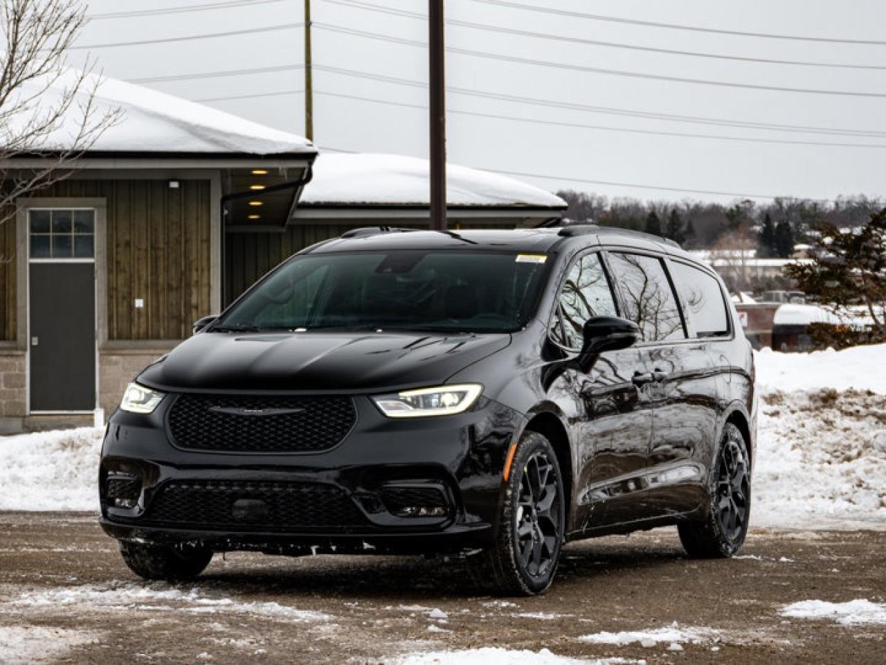 2026 Chrysler Pacifica Select Photo
