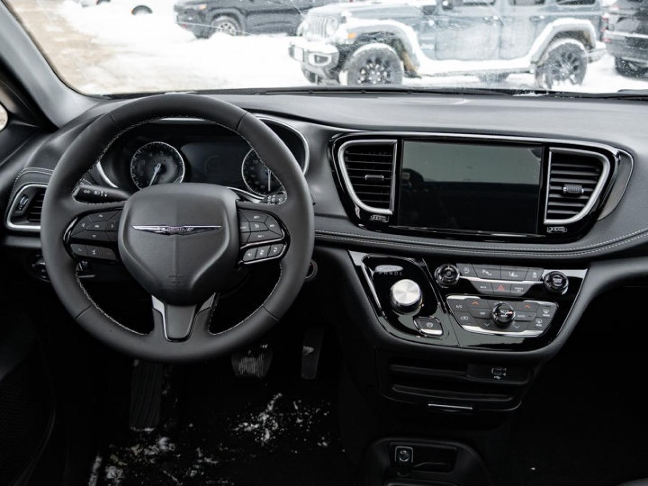 2026 Chrysler Pacifica Select Photo