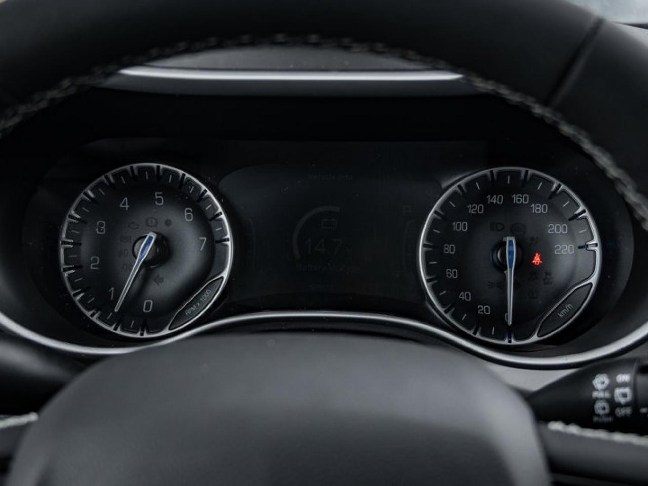 2026 Chrysler Pacifica Select Photo3