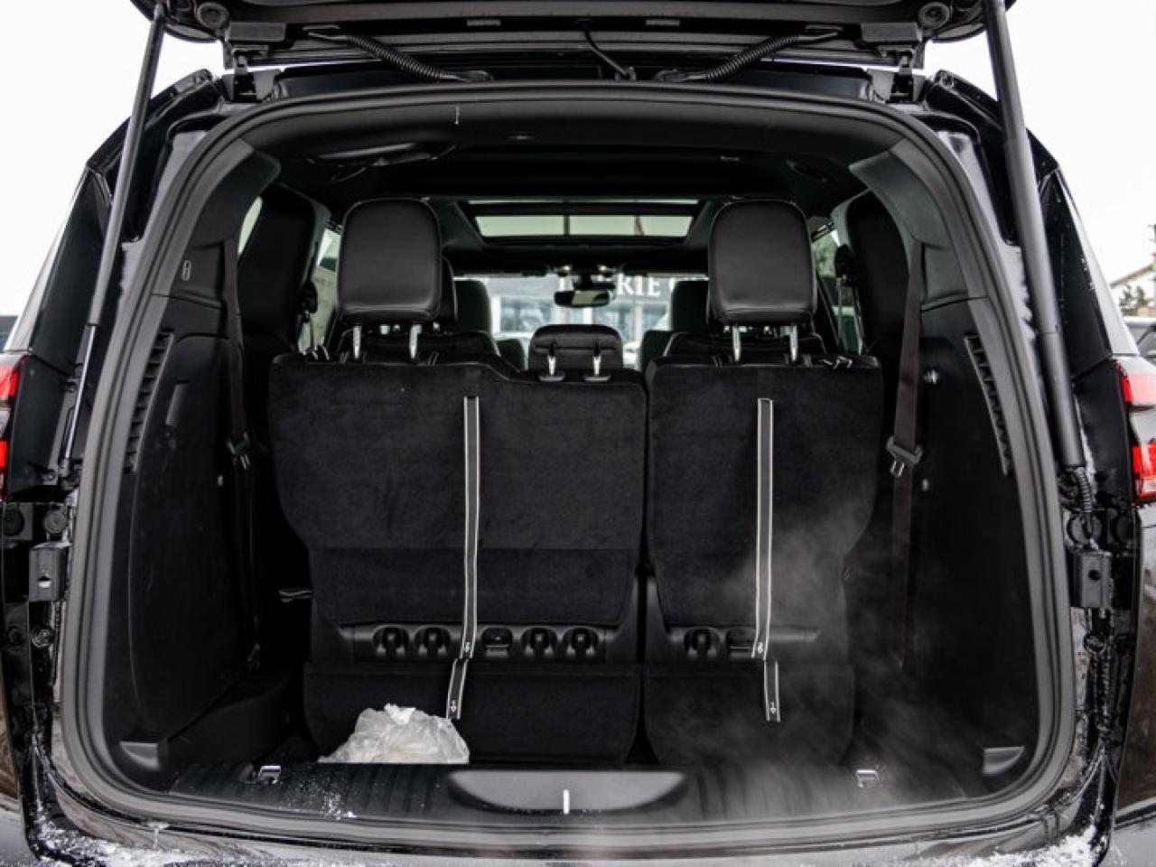 2026 Chrysler Pacifica Select Photo