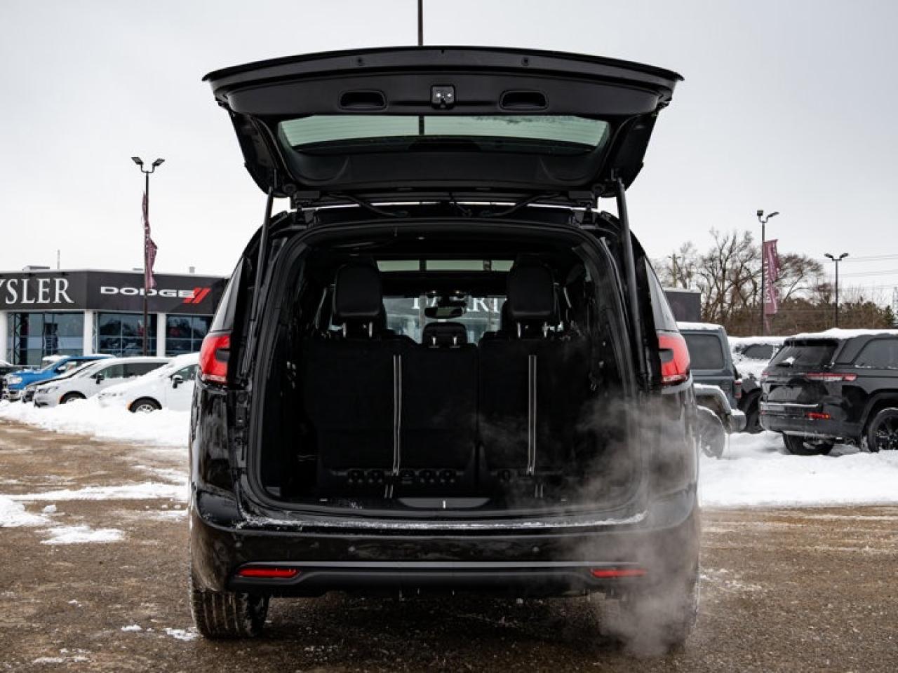 2026 Chrysler Pacifica Select Photo