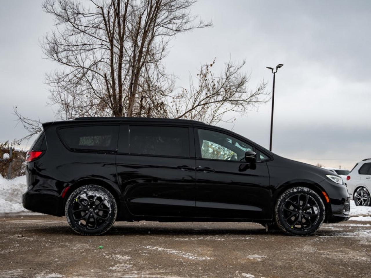 2026 Chrysler Pacifica Select Photo