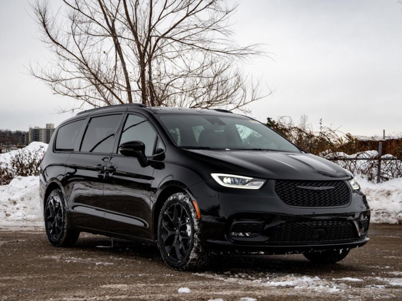 2026 Chrysler Pacifica Select Photo
