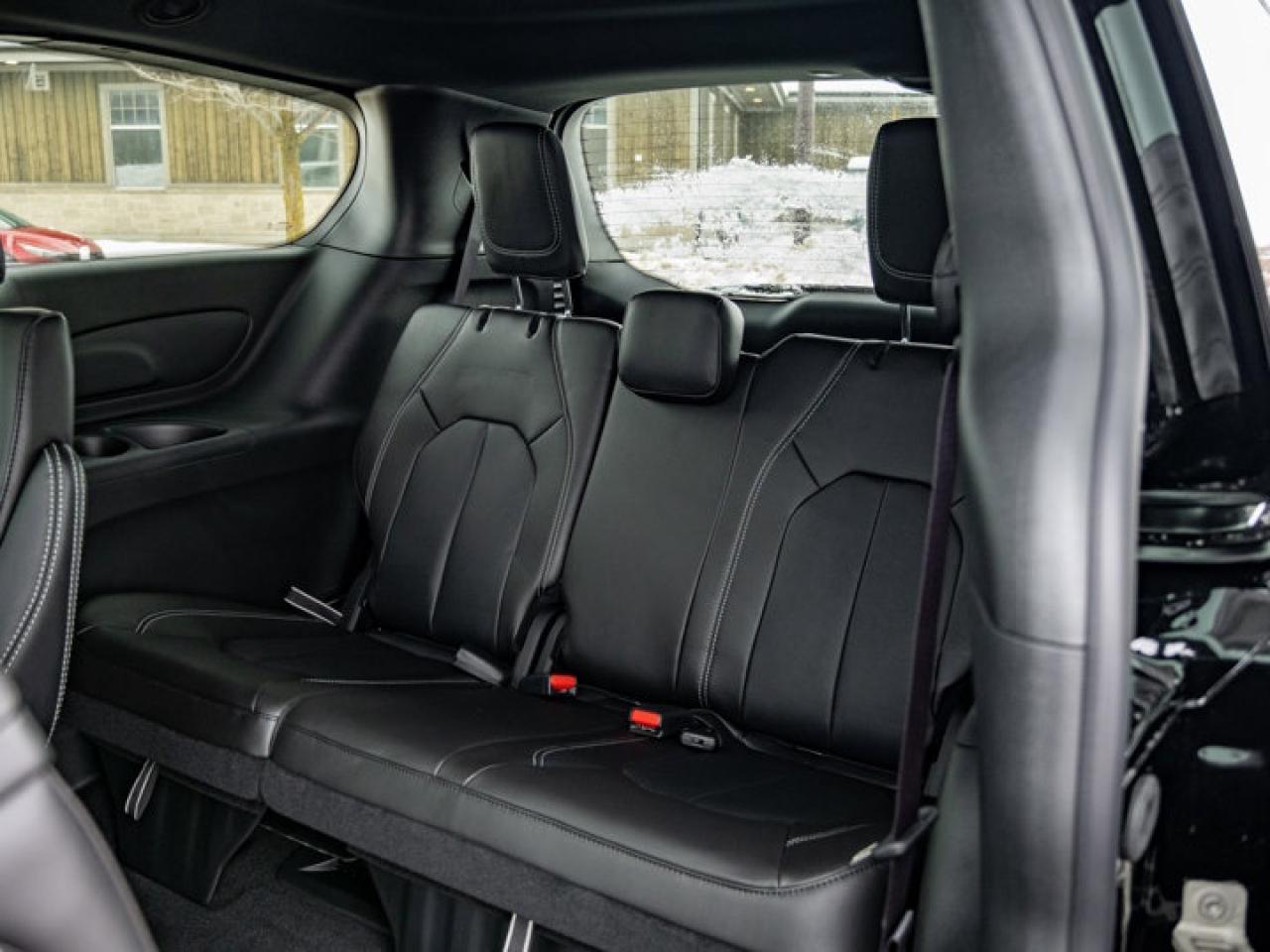 2026 Chrysler Pacifica Select Photo