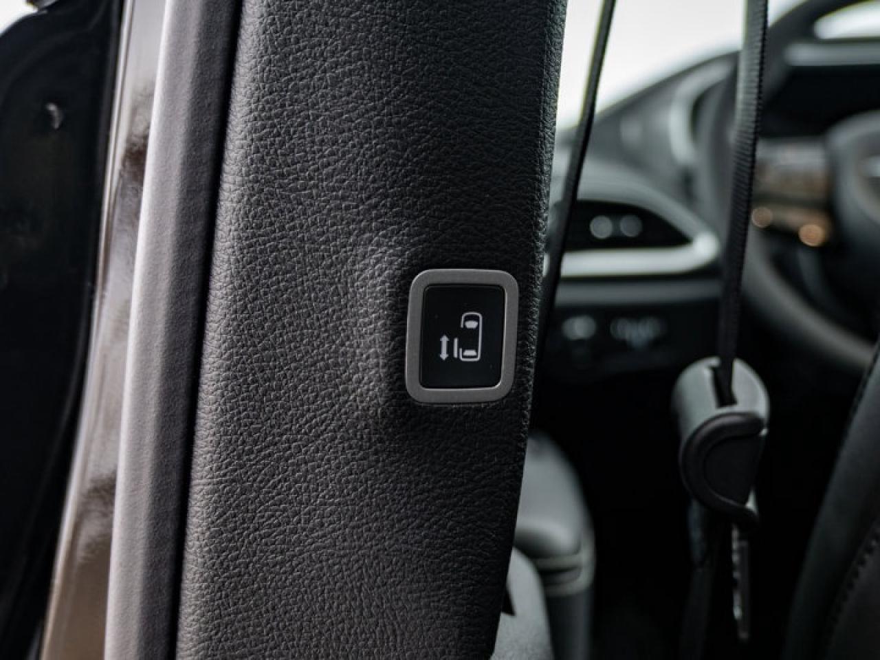 2026 Chrysler Pacifica Select Photo