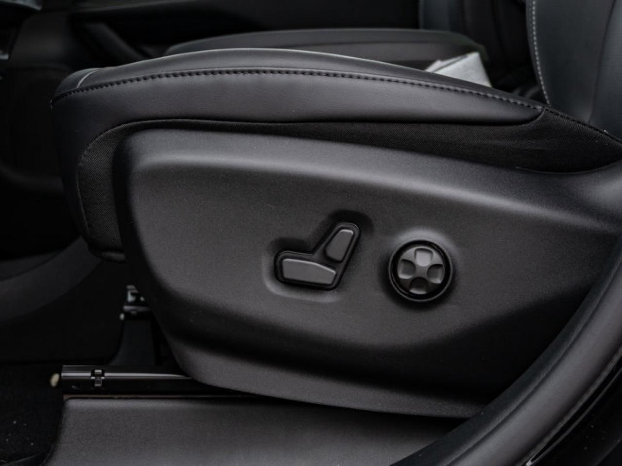 2026 Chrysler Pacifica Select Photo