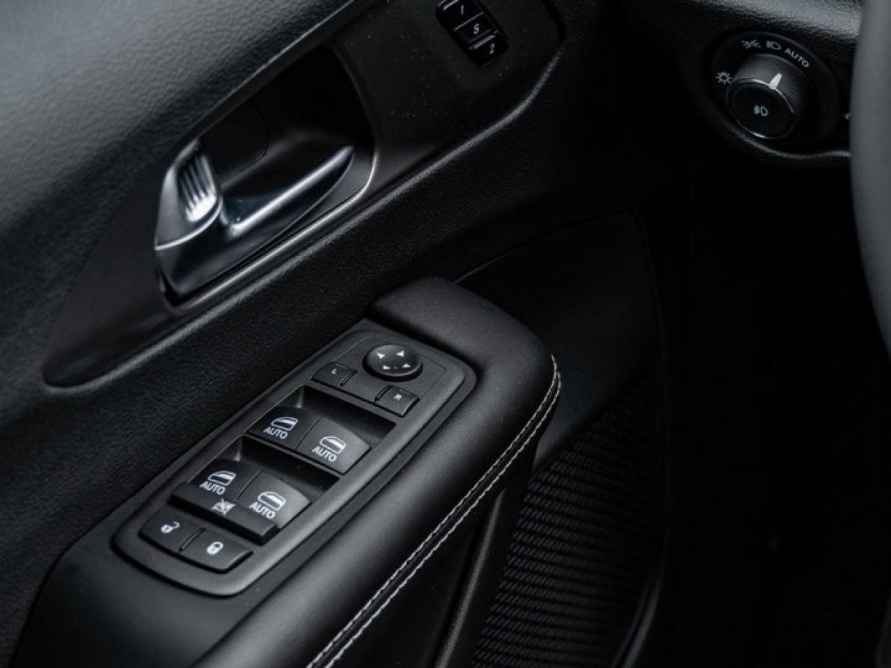 2026 Chrysler Pacifica Select Photo