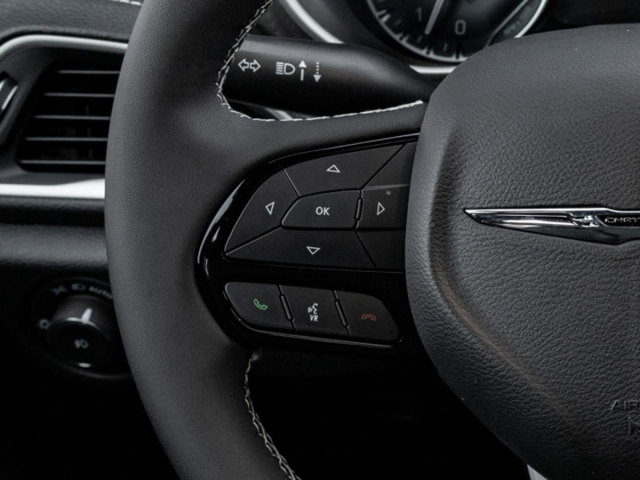 2026 Chrysler Pacifica Select Photo