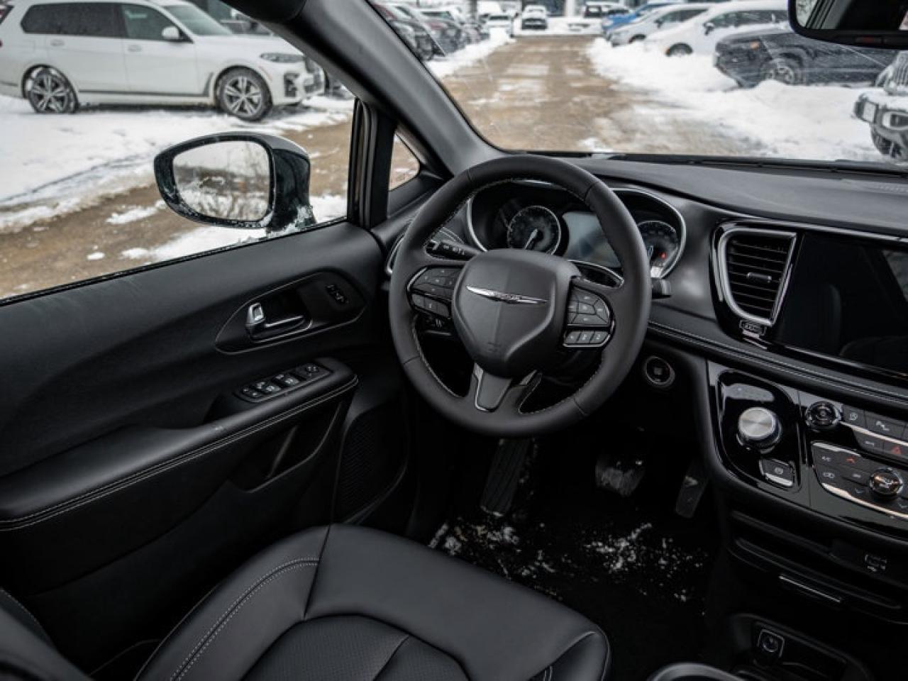 2026 Chrysler Pacifica Select Photo