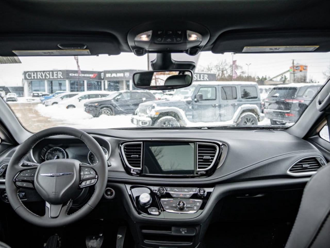 2026 Chrysler Pacifica Select Photo