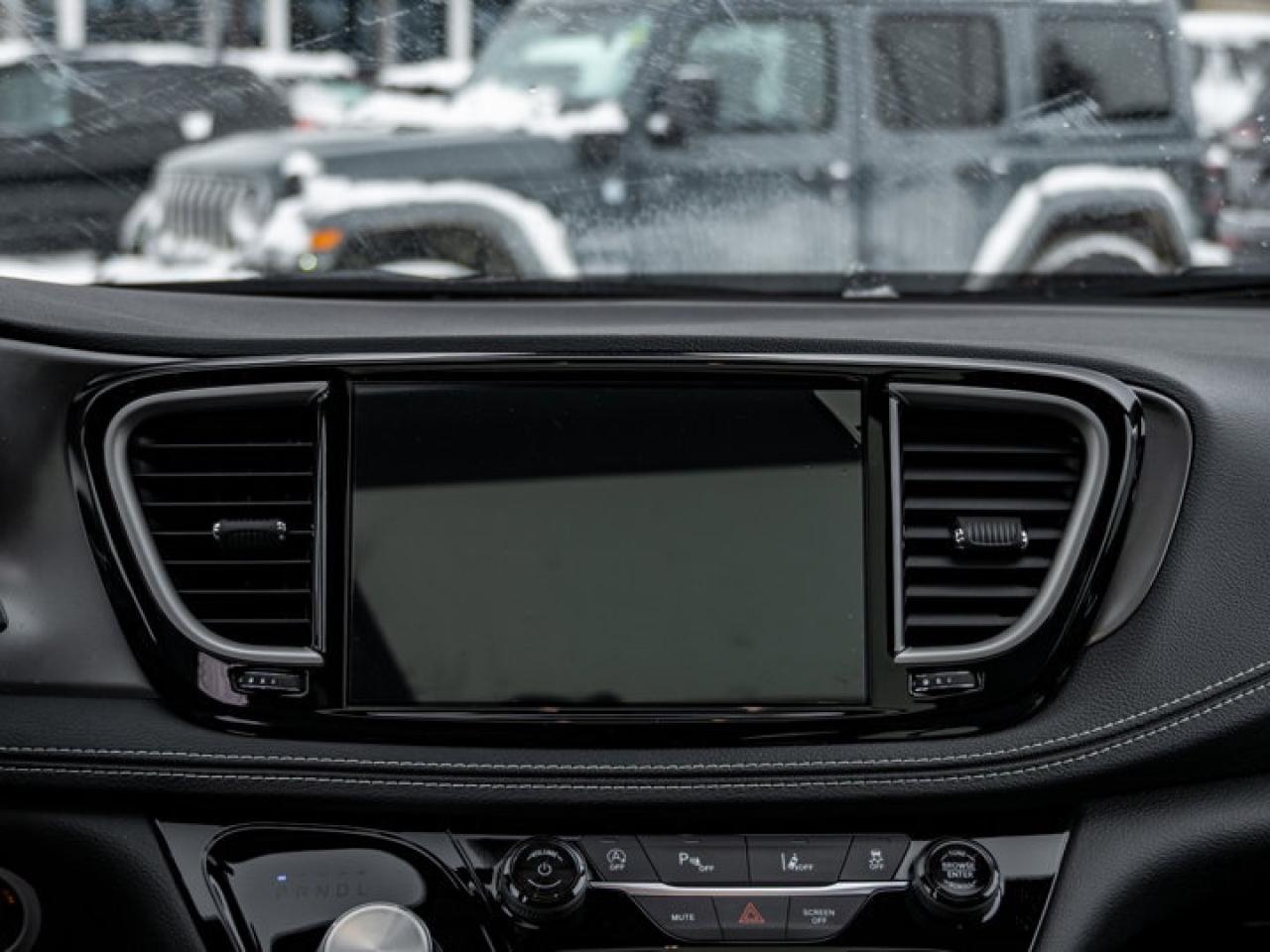 2026 Chrysler Pacifica Select Photo