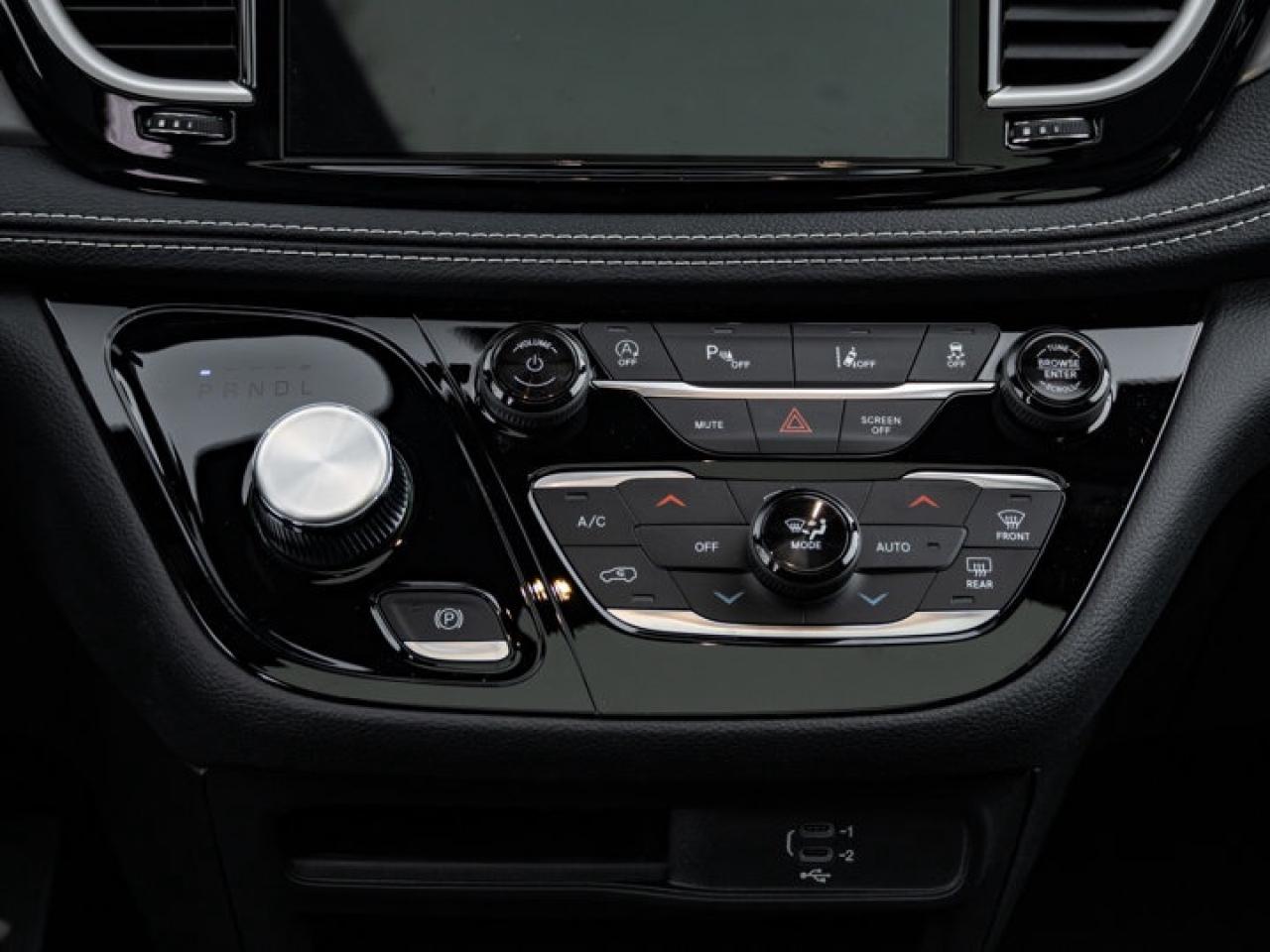 2026 Chrysler Pacifica Select Photo