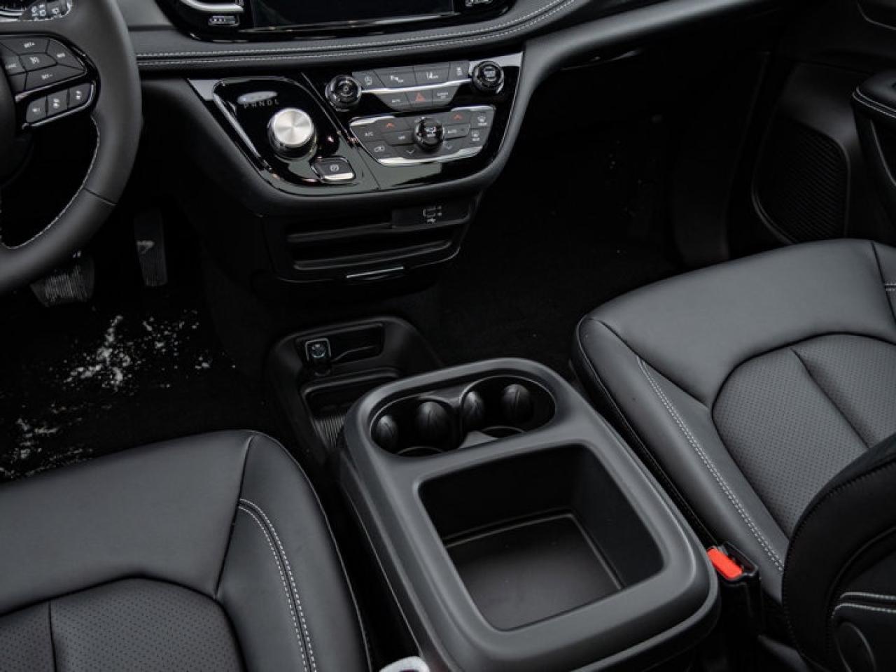 2026 Chrysler Pacifica Select Photo