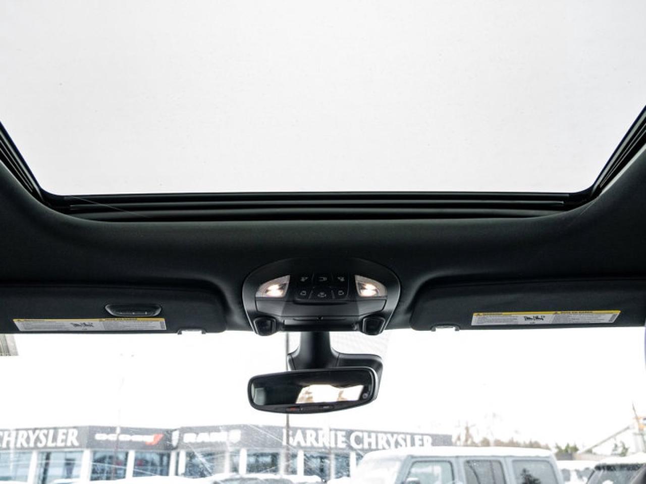 2026 Chrysler Pacifica Select Photo