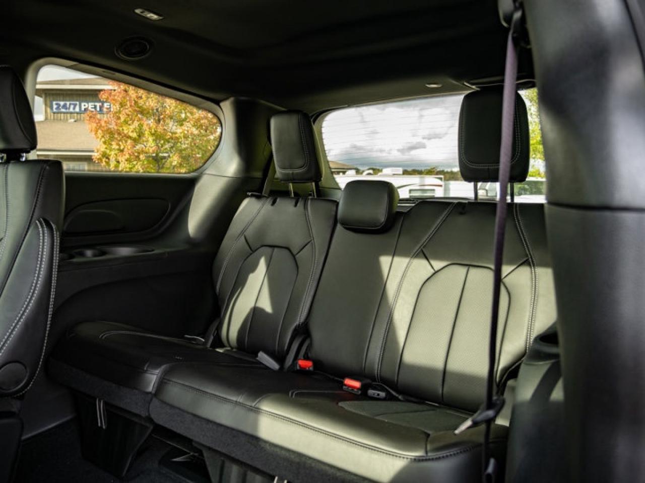 2026 Chrysler Pacifica Select Photo