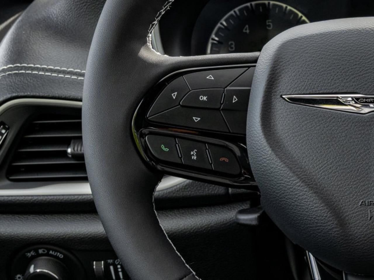 2026 Chrysler Pacifica Select Photo