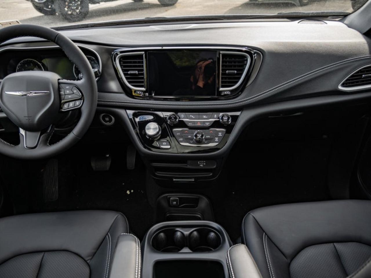 2026 Chrysler Pacifica Select Photo