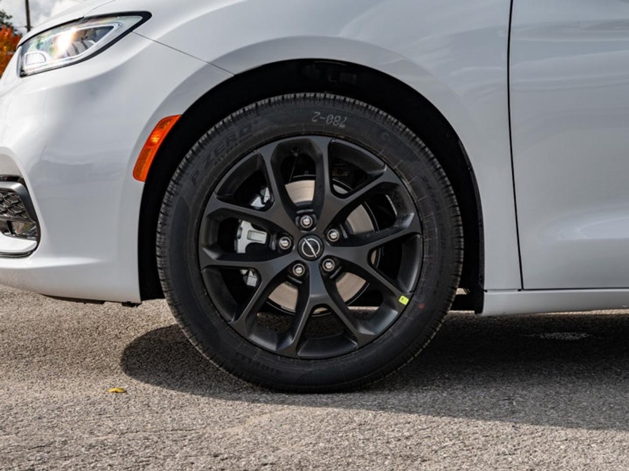 2026 Chrysler Pacifica Select Photo