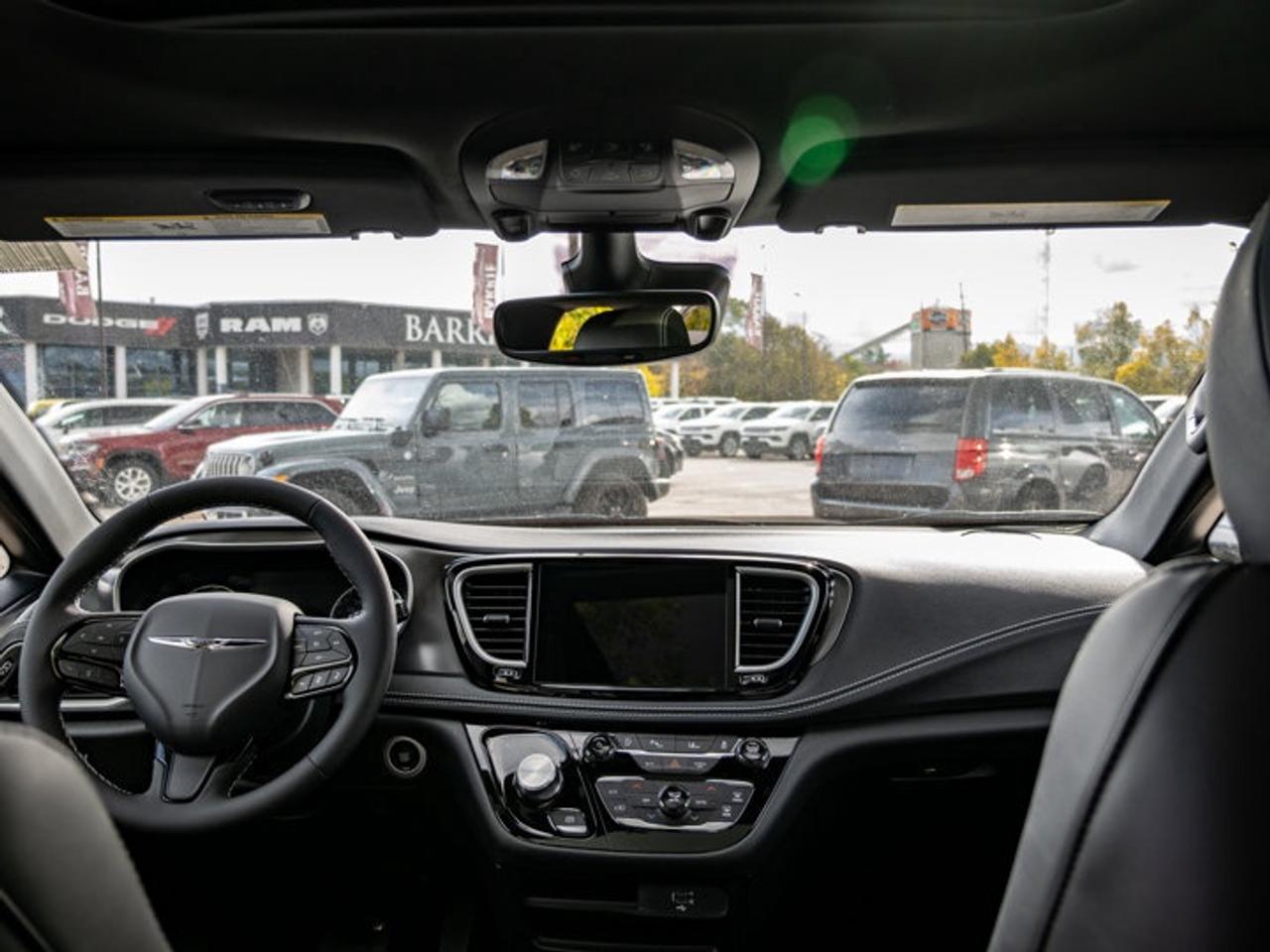 2026 Chrysler Pacifica Select Photo