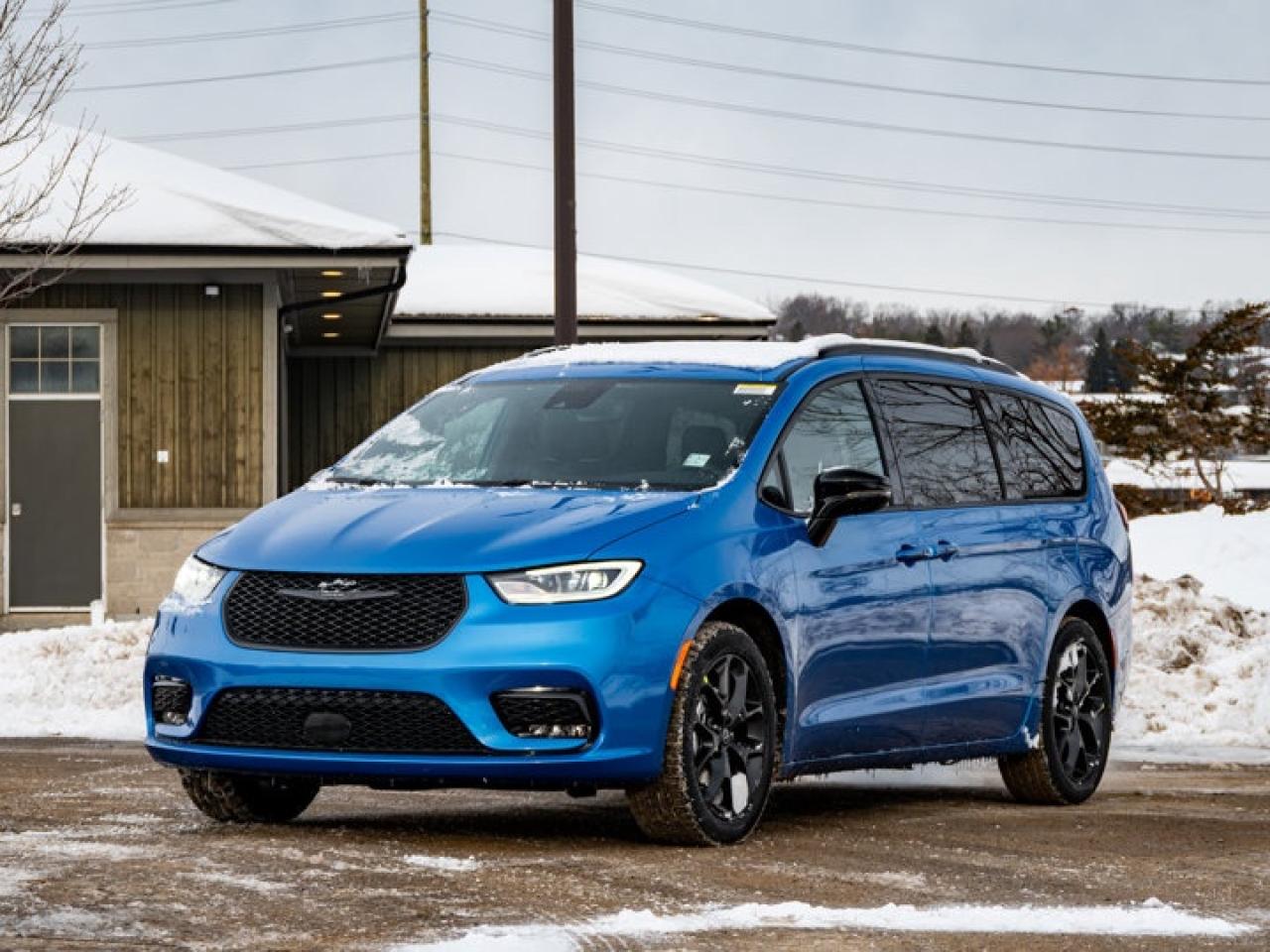 2026 Chrysler Pacifica Select Photo