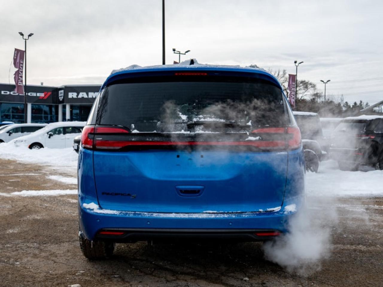 2026 Chrysler Pacifica Select Photo