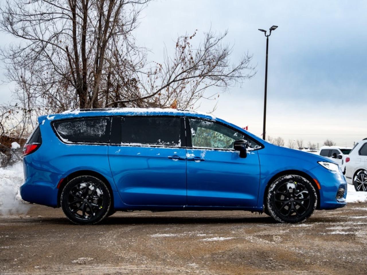 2026 Chrysler Pacifica Select Photo