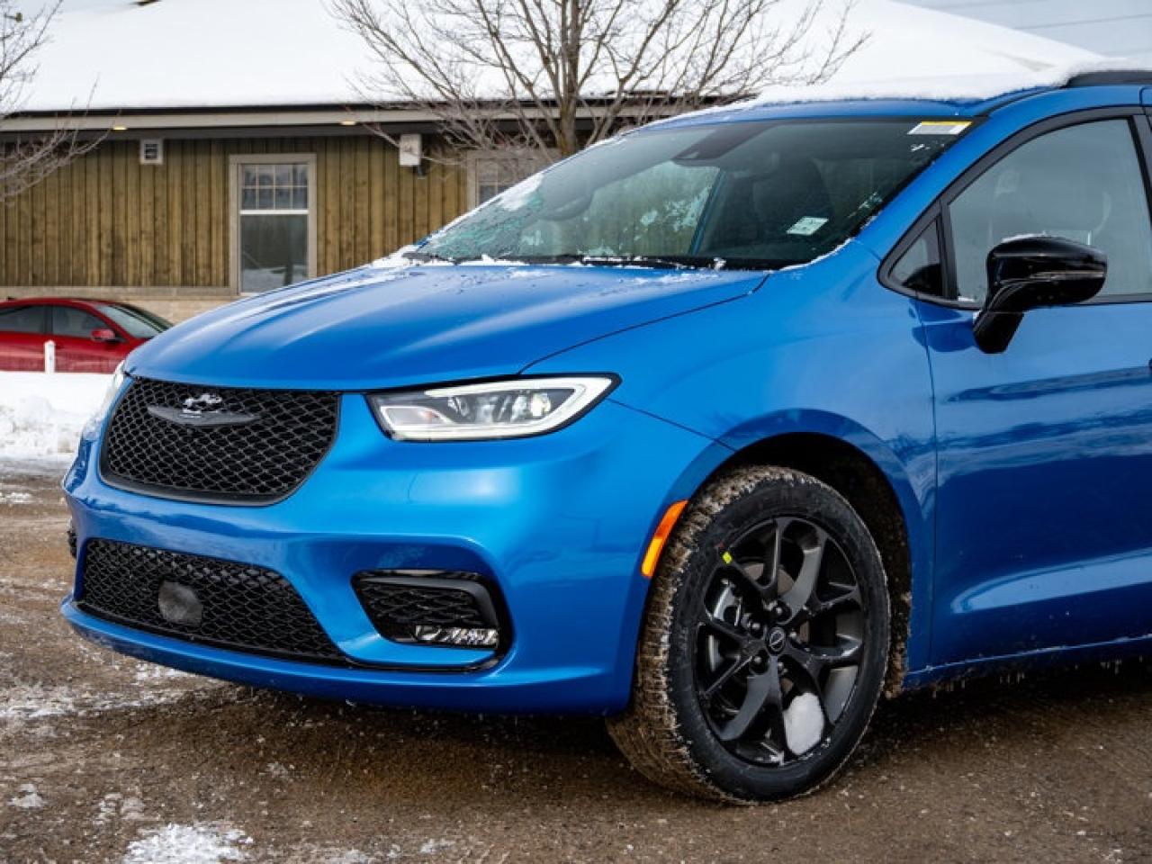 2026 Chrysler Pacifica Select Photo