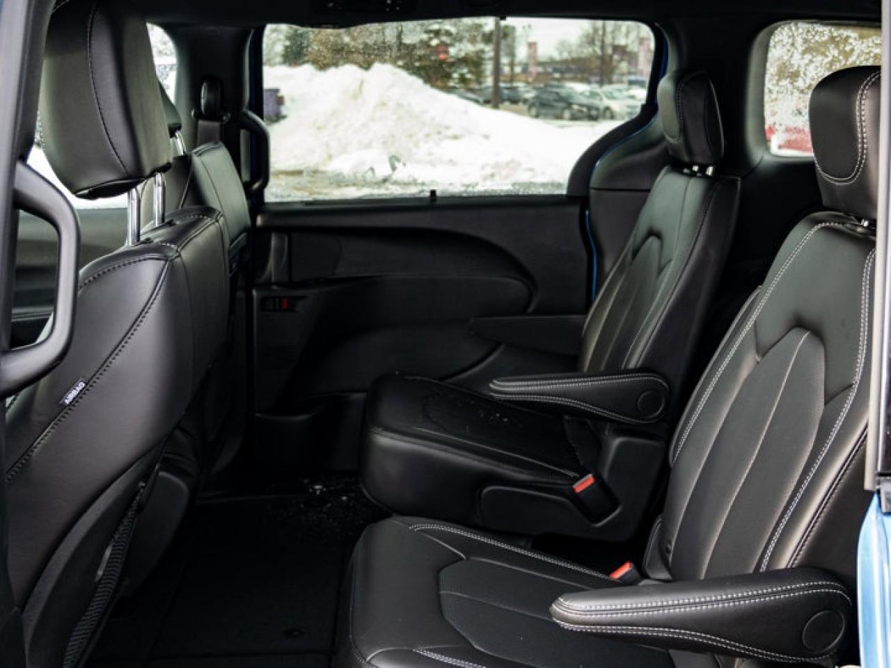 2026 Chrysler Pacifica Select Photo