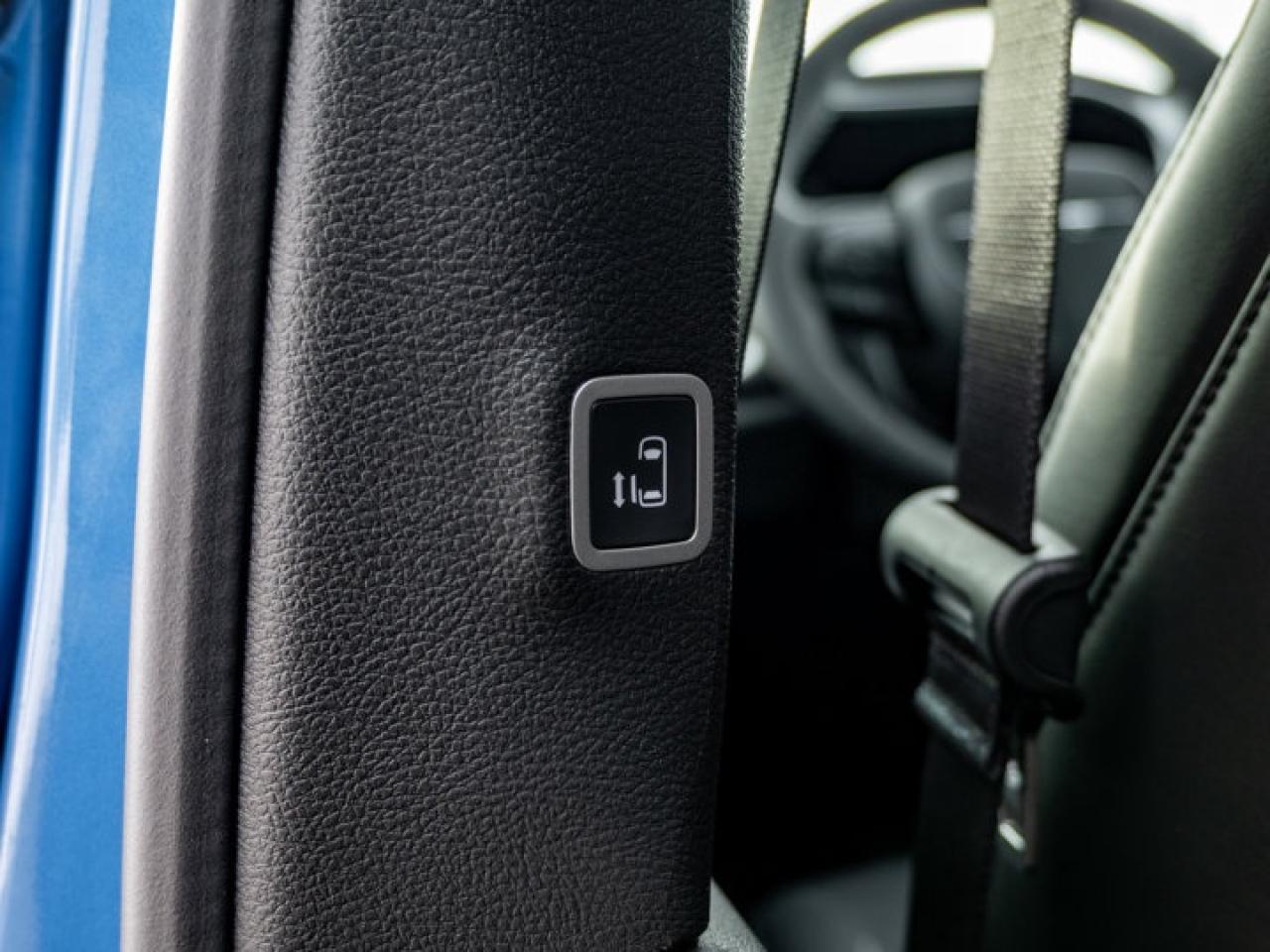 2026 Chrysler Pacifica Select Photo