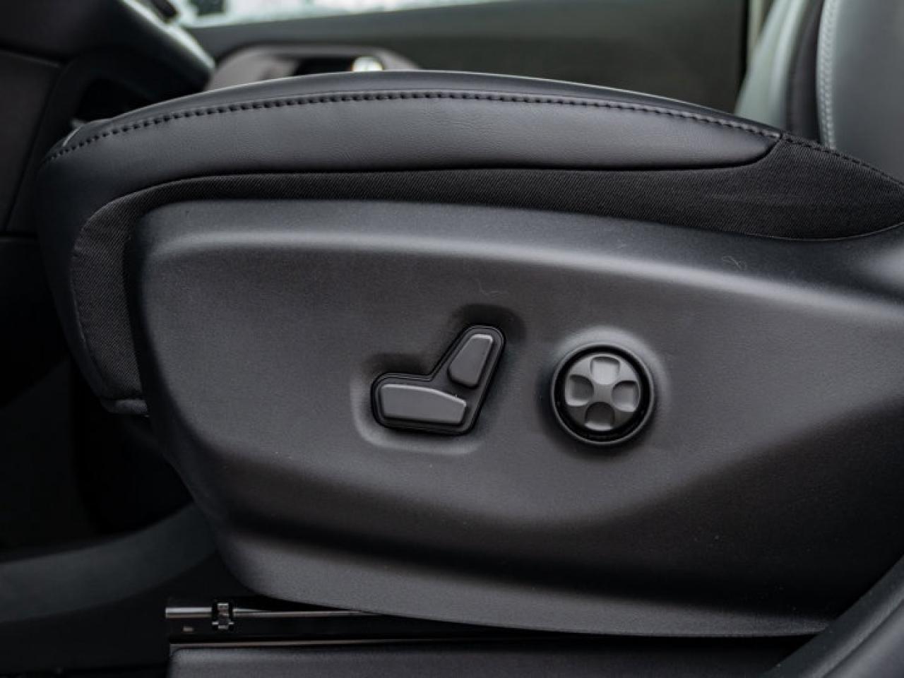 2026 Chrysler Pacifica Select Photo