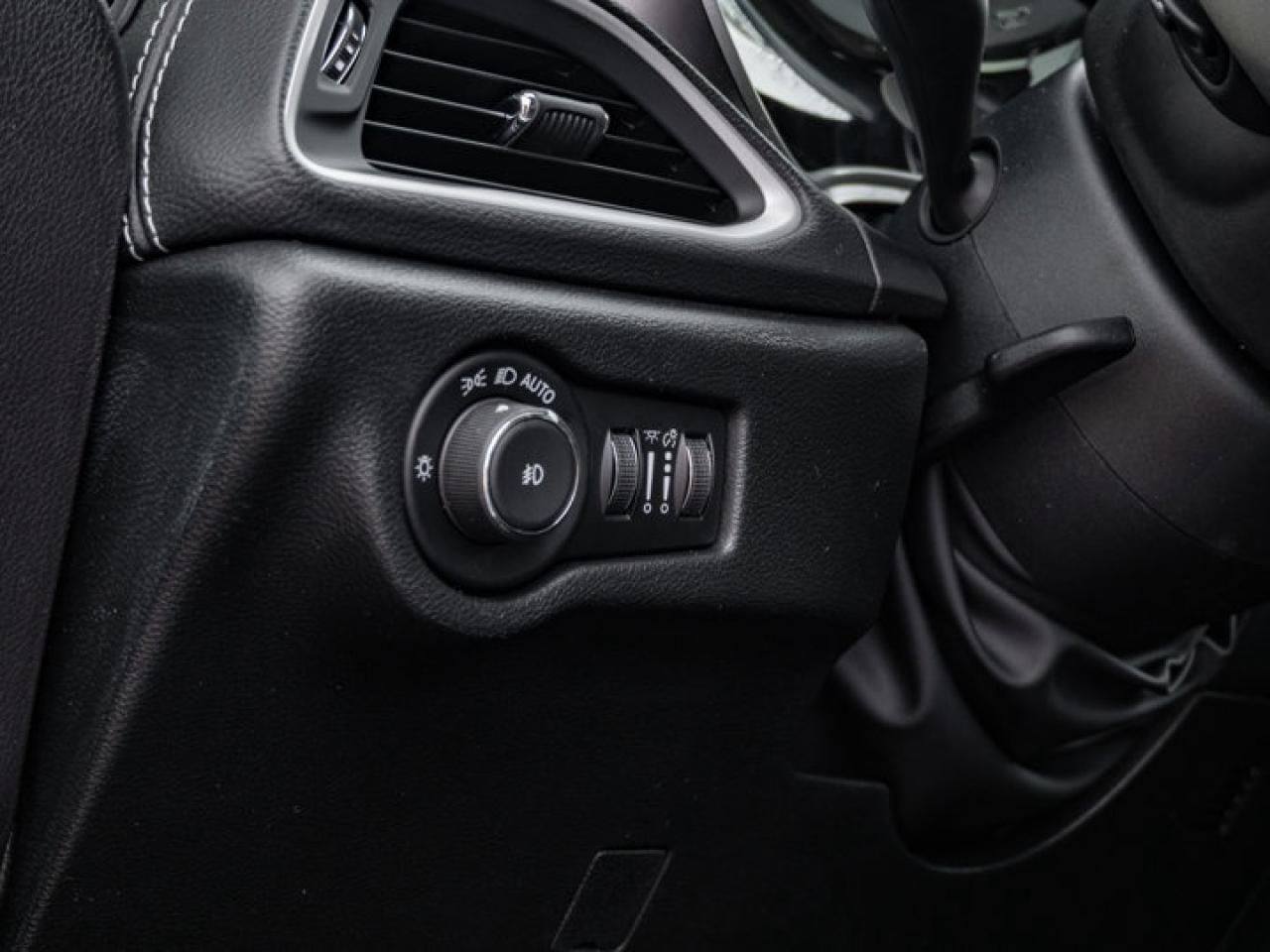 2026 Chrysler Pacifica Select Photo