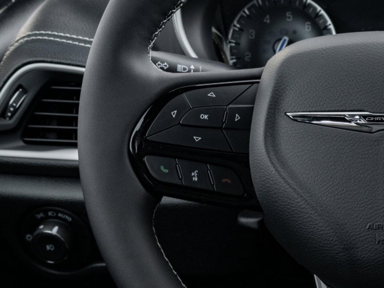 2026 Chrysler Pacifica Select Photo