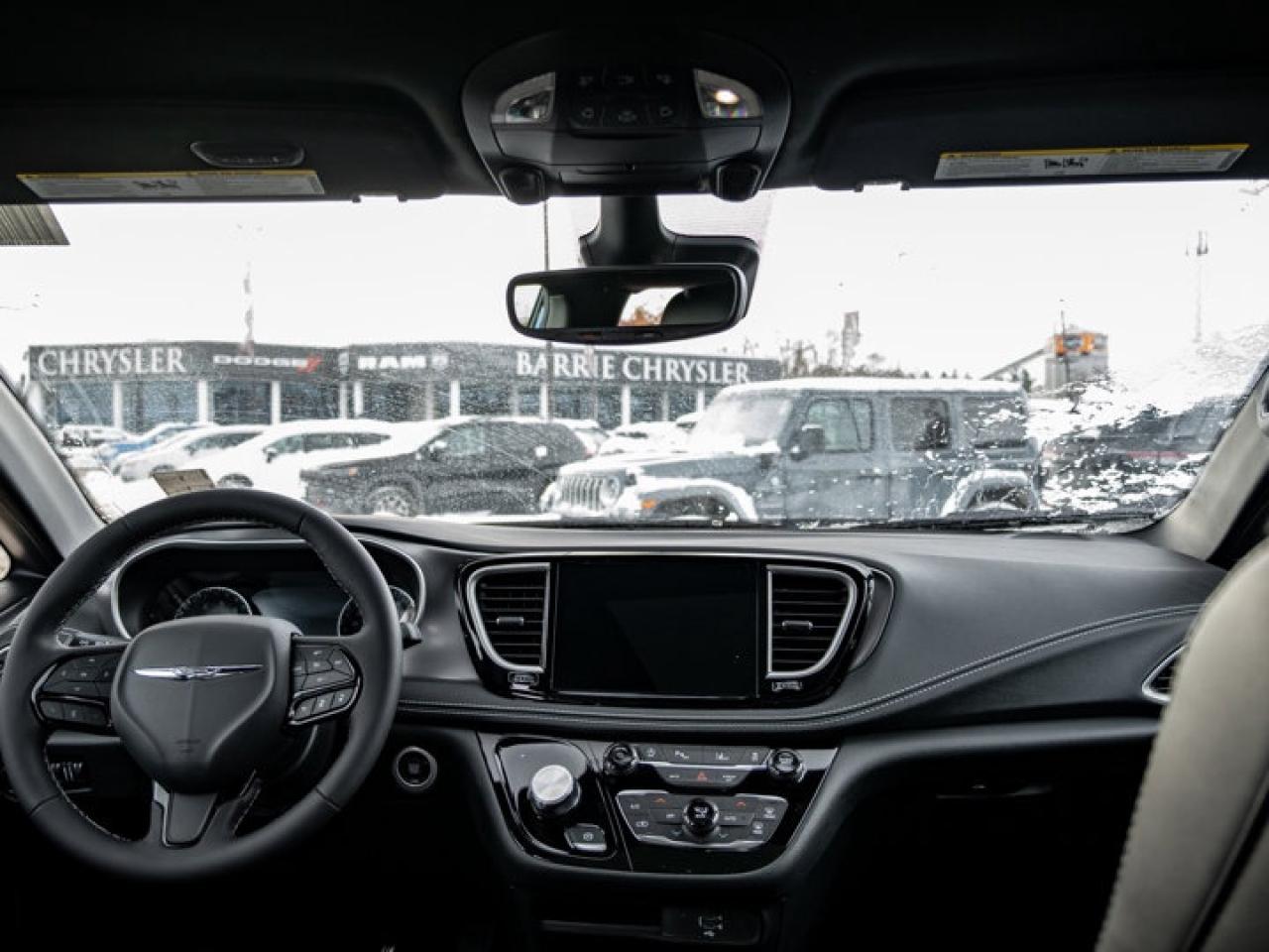 2026 Chrysler Pacifica Select Photo