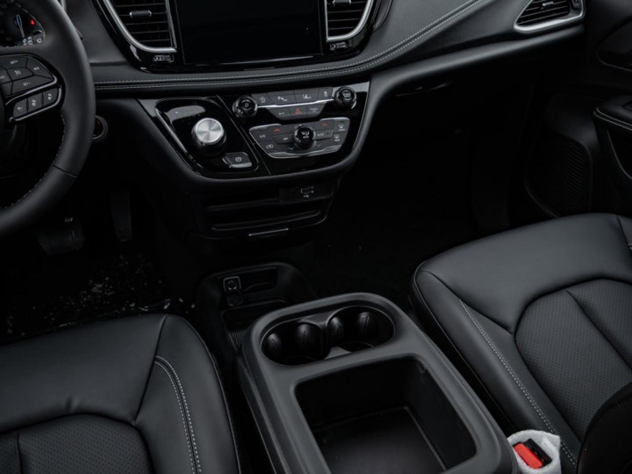 2026 Chrysler Pacifica Select Photo