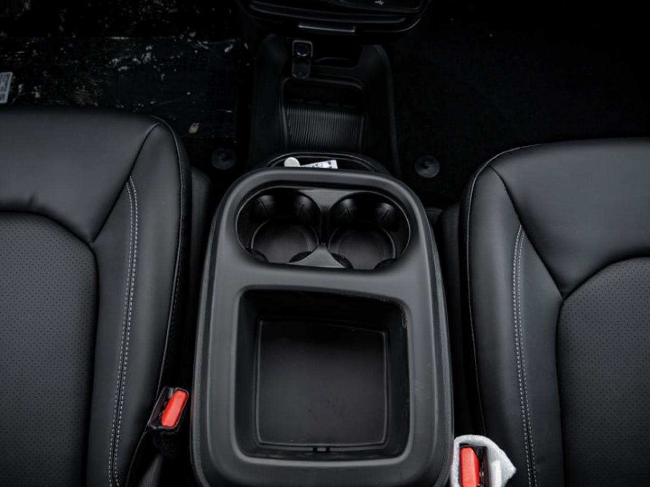 2026 Chrysler Pacifica Select Photo