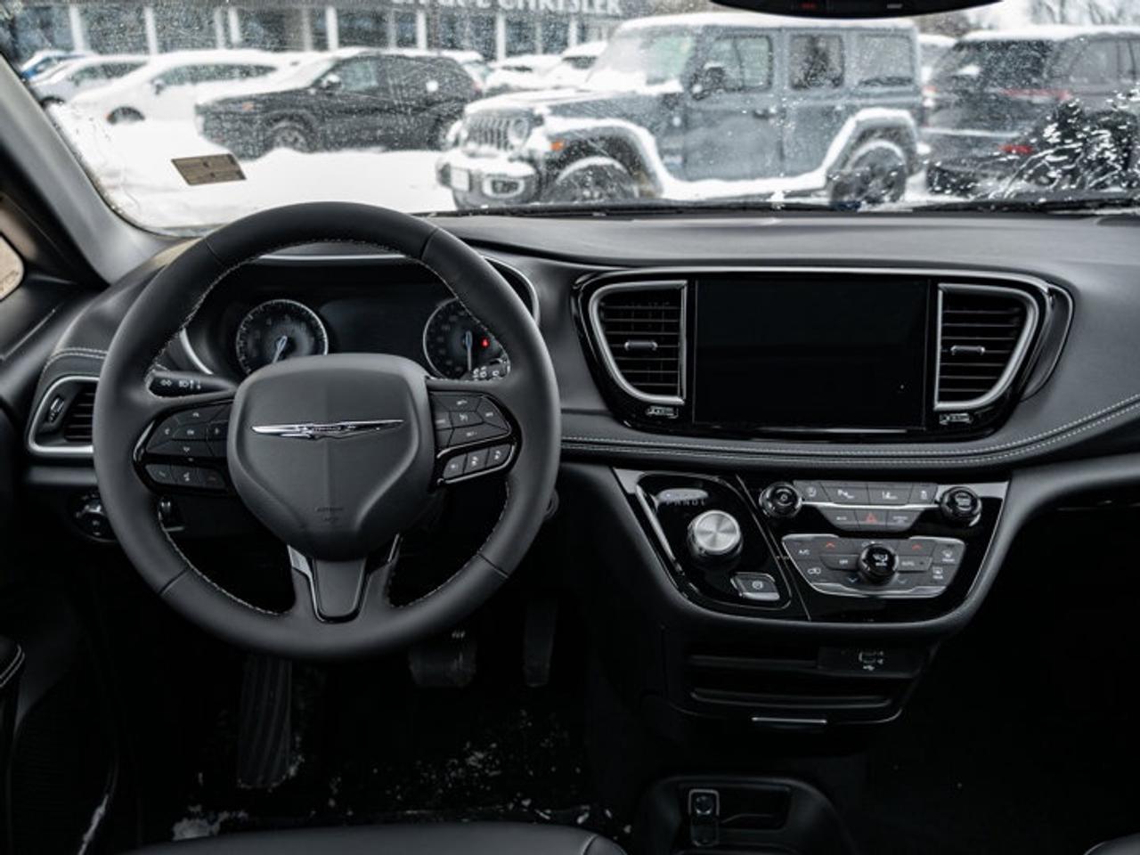 2026 Chrysler Pacifica Select Photo2