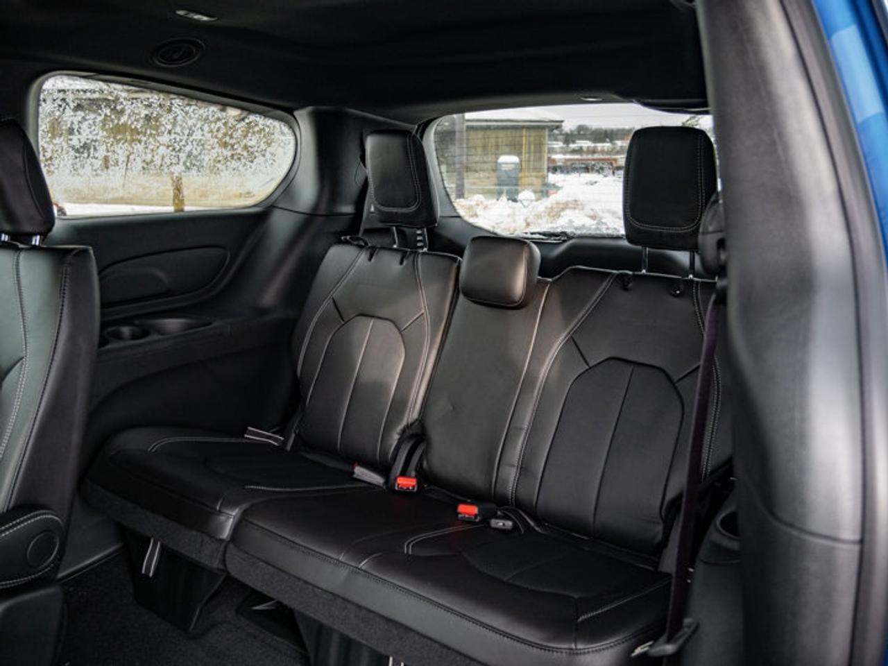 2026 Chrysler Pacifica Select Photo