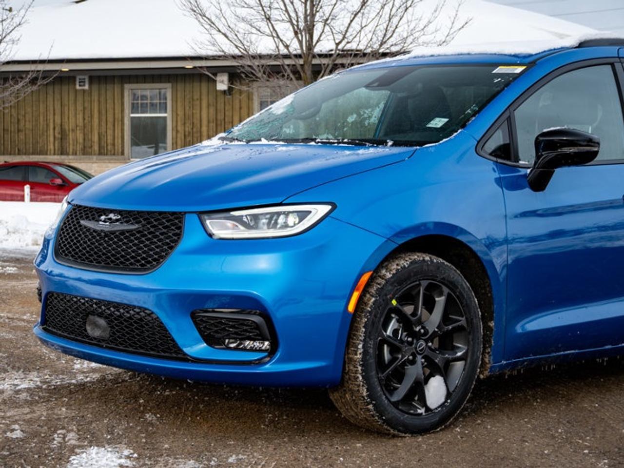 2026 Chrysler Pacifica Select Photo