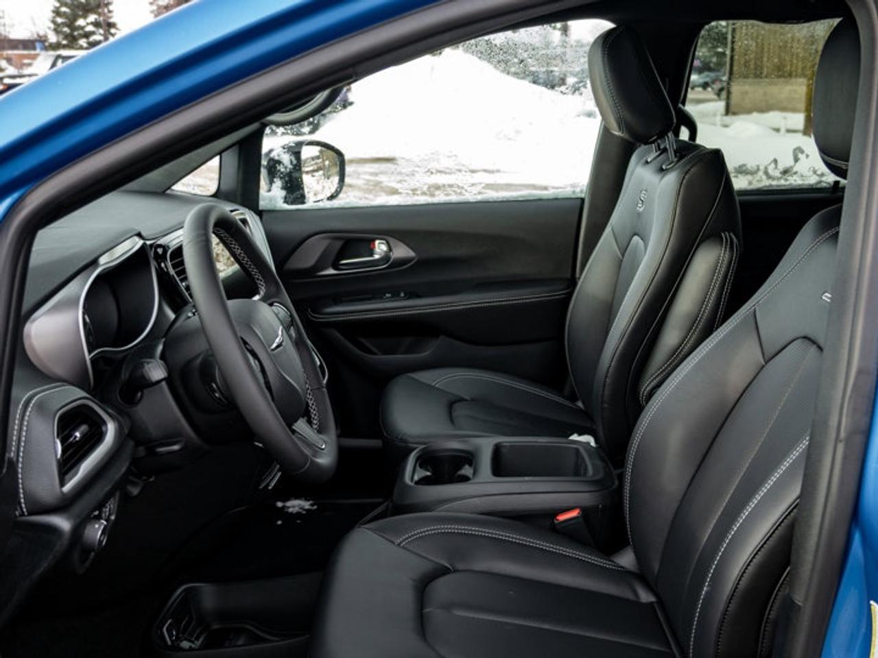 2026 Chrysler Pacifica Select Photo
