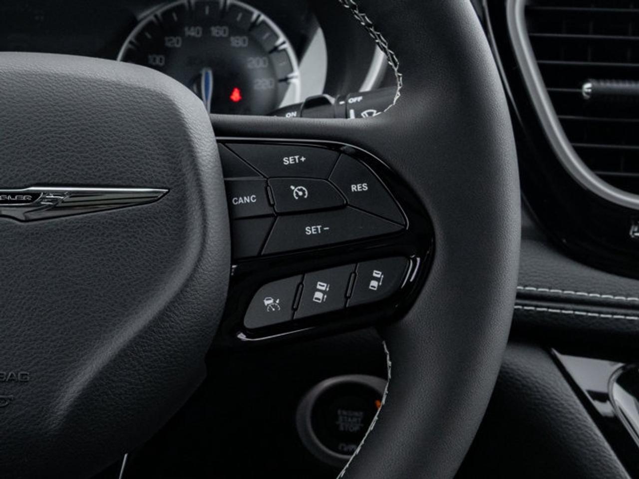 2026 Chrysler Pacifica Select Photo