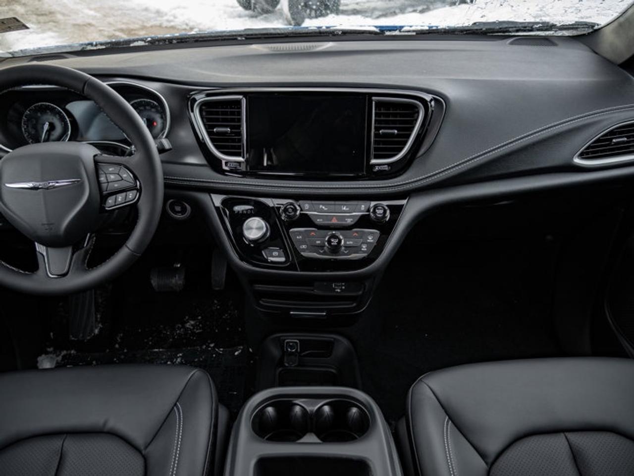 2026 Chrysler Pacifica Select Photo