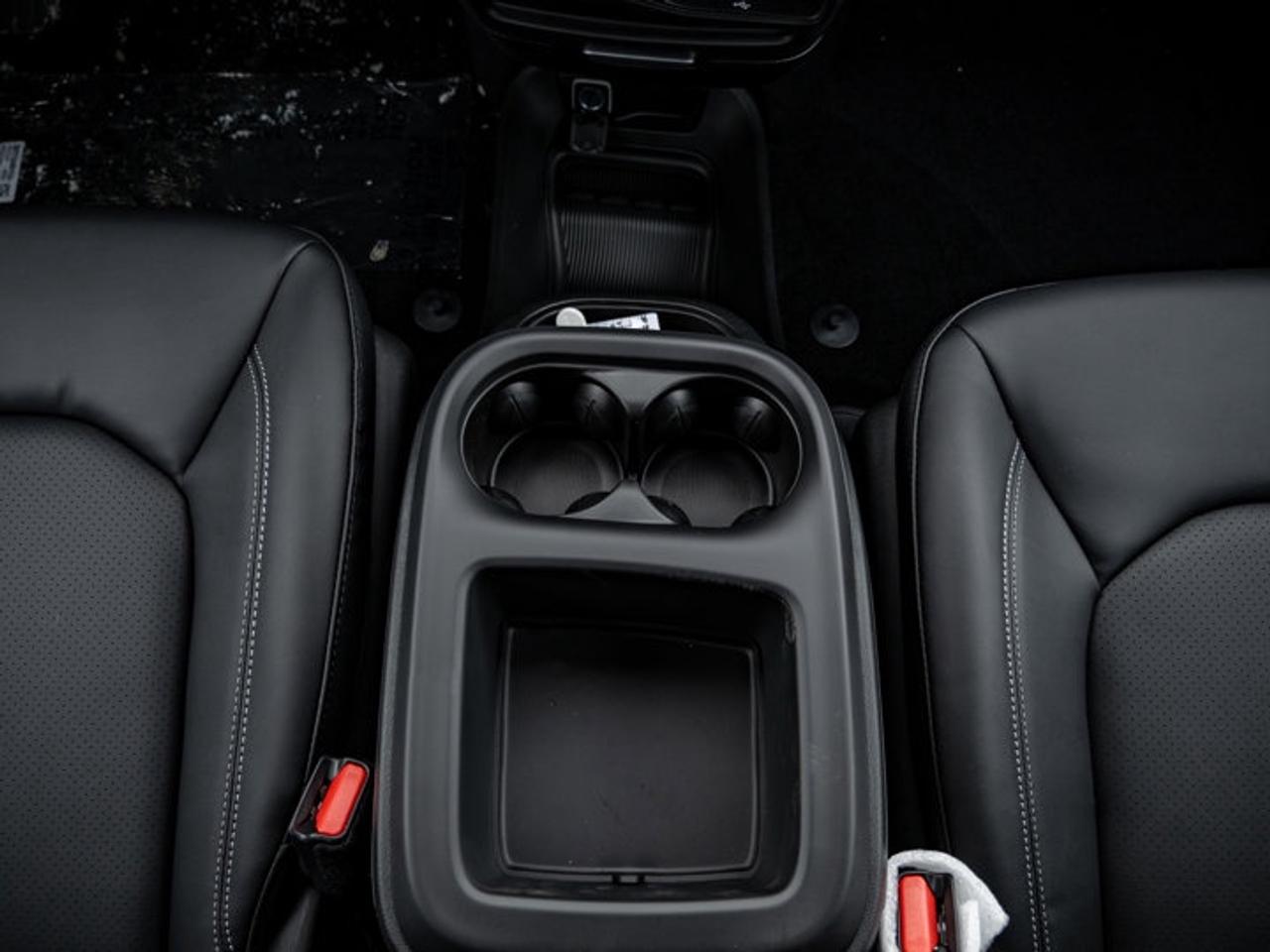 2026 Chrysler Pacifica Select Photo