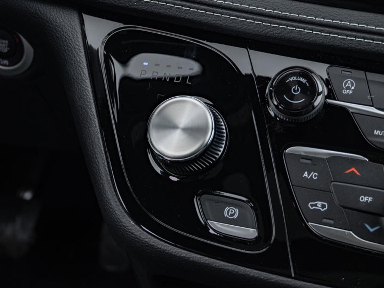 2026 Chrysler Pacifica Select Photo