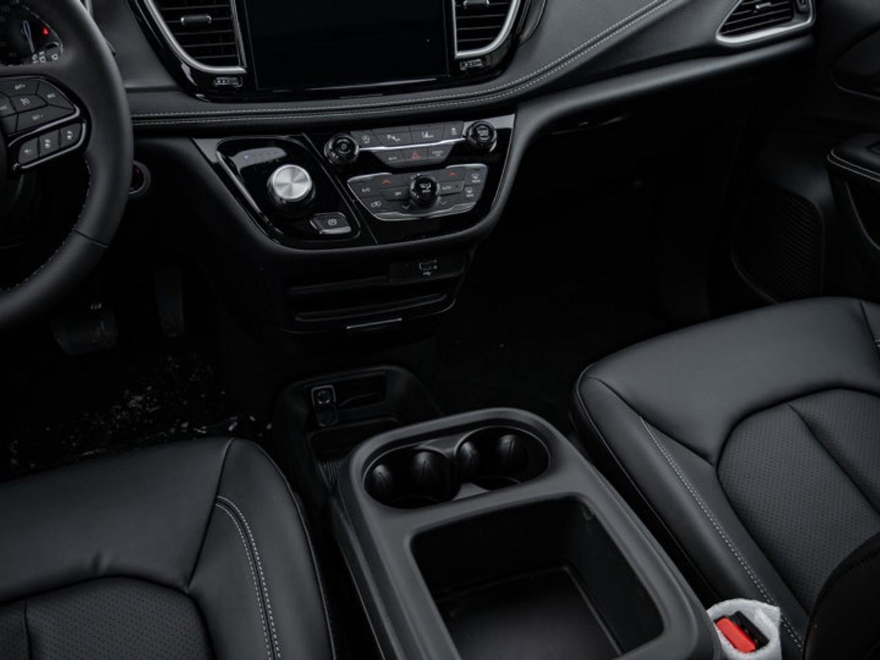 2026 Chrysler Pacifica Select Photo